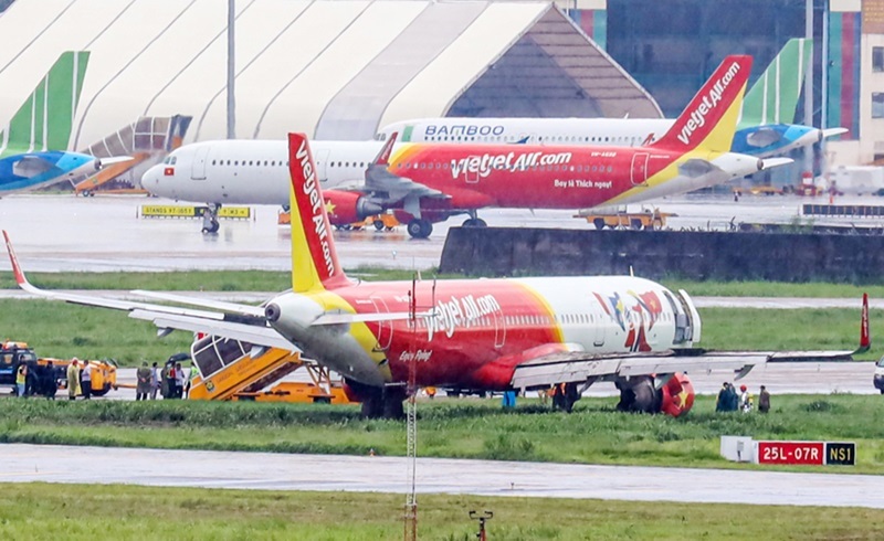 Máy bay Vietjet tai nạn sân bay Buôn Ma Thuột.
