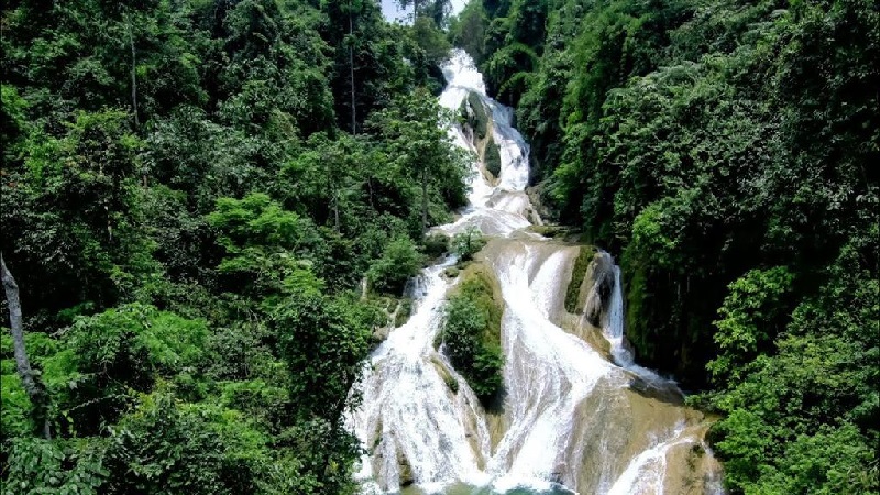 Kinh nghiệm đi Cao Bằng - Tham quan thác Nặm Trá, nàng thơ mềm mại giữa thiên nhiên bạt ngàn.