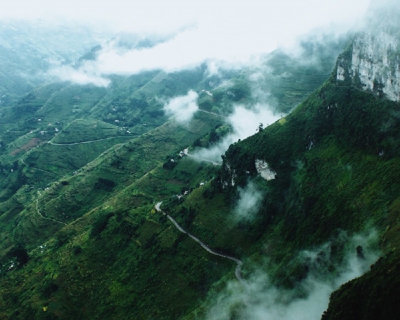 Toàn cảnh thiên nhiên đèo Mã Pí Lèng và vách đá tử thần Hà Giang.