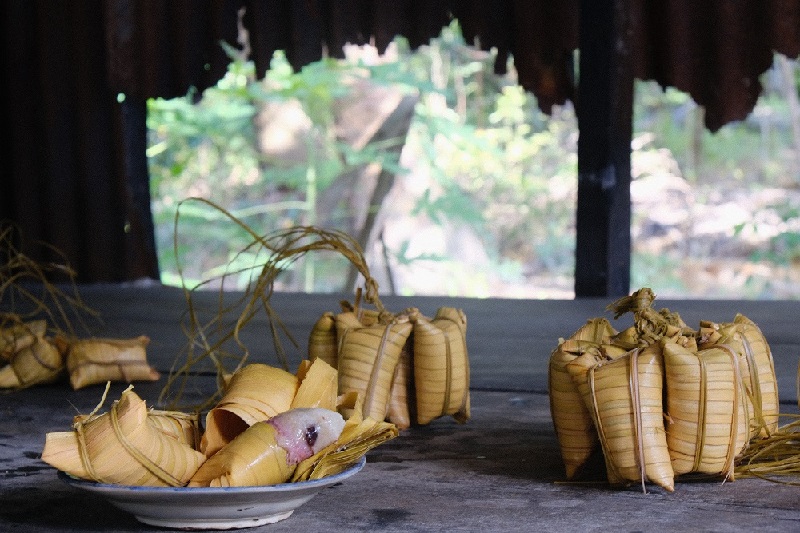 Bánh mềm mịn, dẻo thơm, không quá ngọt.