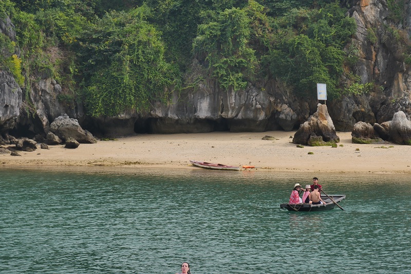 Bãi tắm Vạn Bội.