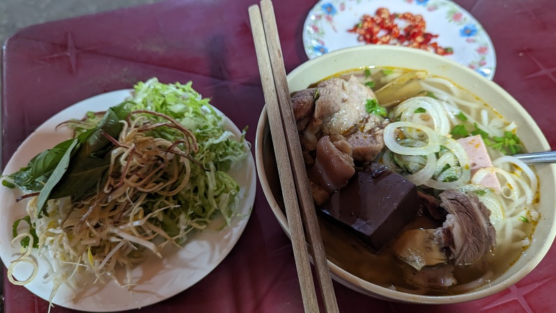 Bún bò Đà Lạt - Hồng.