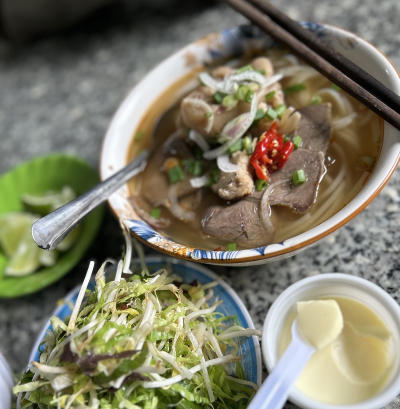 Bún bò O Lịch.