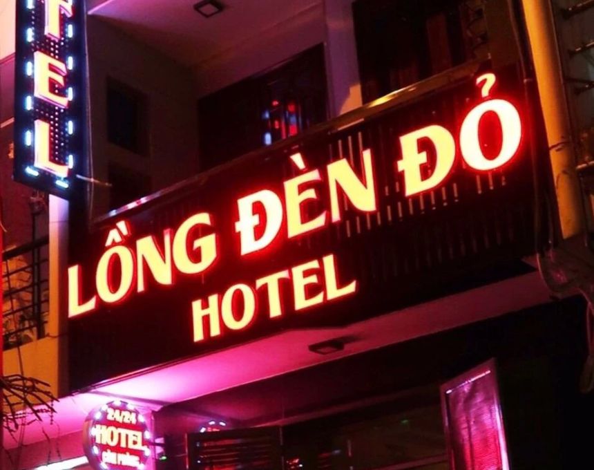 Khách sạn tình yêu Lồng Đèn Đỏ Hotel Phú Nhuận có gì?