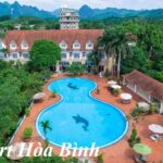 V Resort Hòa Bình ở đâu? Dịch vụ và tiện nghi tại V Resort.